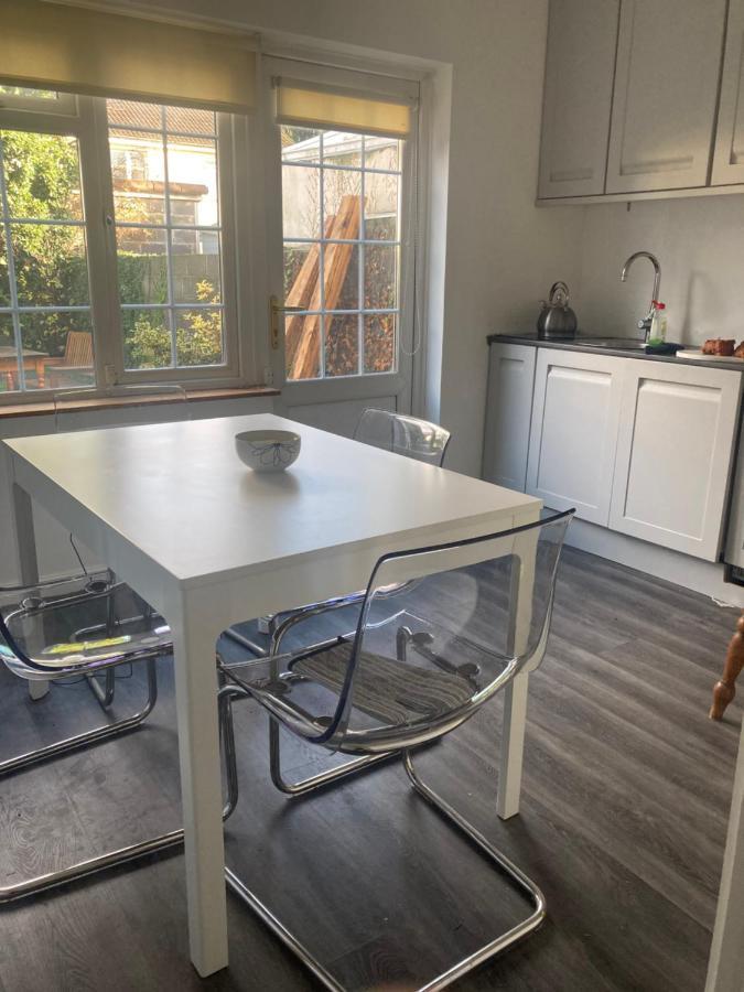 הוילה דבלין Entire Terraced Two Story Redbrick House With Parking In Secluded Cul De Sac מראה חיצוני תמונה