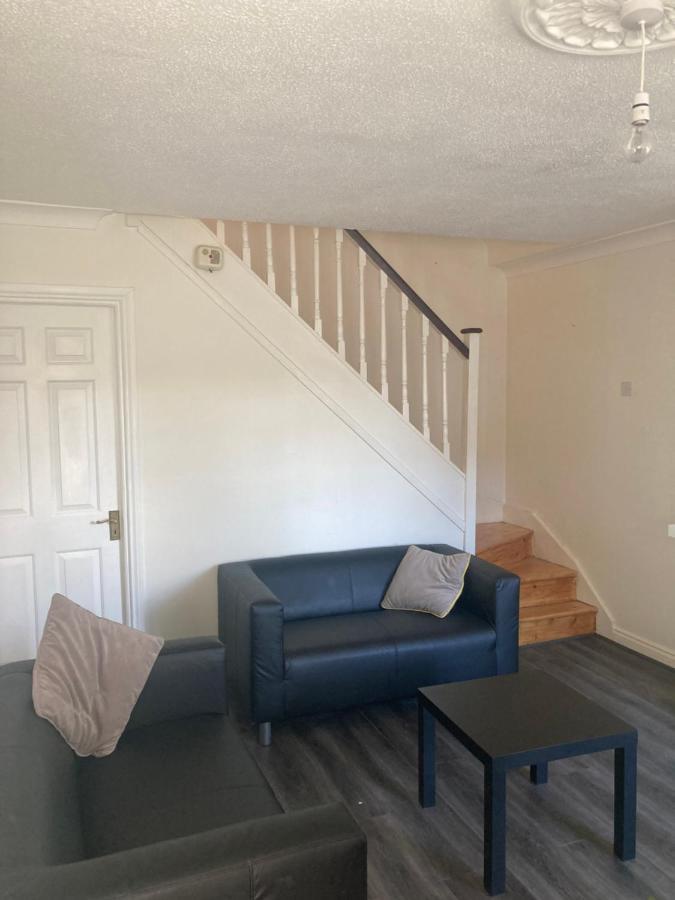 הוילה דבלין Entire Terraced Two Story Redbrick House With Parking In Secluded Cul De Sac מראה חיצוני תמונה