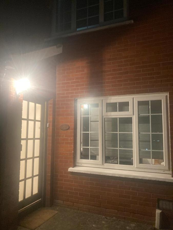 הוילה דבלין Entire Terraced Two Story Redbrick House With Parking In Secluded Cul De Sac מראה חיצוני תמונה